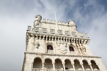 Fototapeta na wymiar Lisbonne, sous la tour de Belém