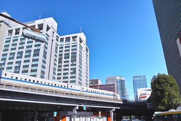 有楽町駅前と新幹線