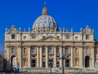 Fototapeta premium The facade of St. Peter's in Rome, view from the square