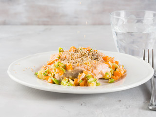 Steamed salmon with vegetables and sesame