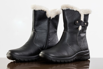 Black winter boots for women