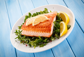 Grilled salmon and vegetables 