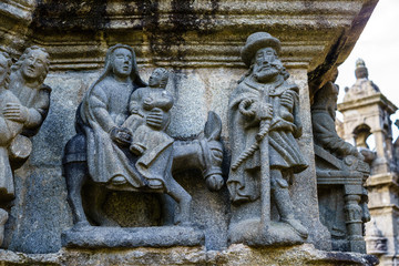 F, Bretagne, Finistère, Kalvarienberg und Kirche in Guimiliau, biblische Darstellung, Auszug aus Ägypten 