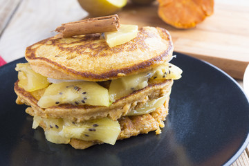 Pancakes of yam and kiwi
