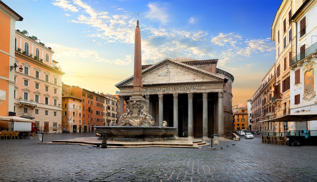 Pantheon and fountain