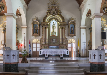 Kuba, Pinar del Rio; Innenaufnahme in der historischen Kathedrale  " San Rosendo ".