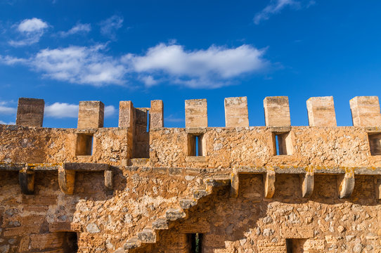 Festungsmauer des Castell de Capdepera auf Mallorca