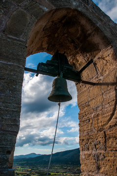 Glocken der Kirche der Burg von Capdepera auf Mallorca