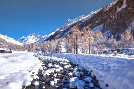 Lonza-Flusslauf im Winter