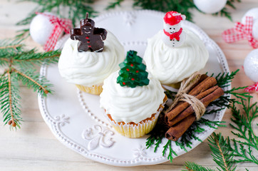Christmas cupcakes with cream cheese