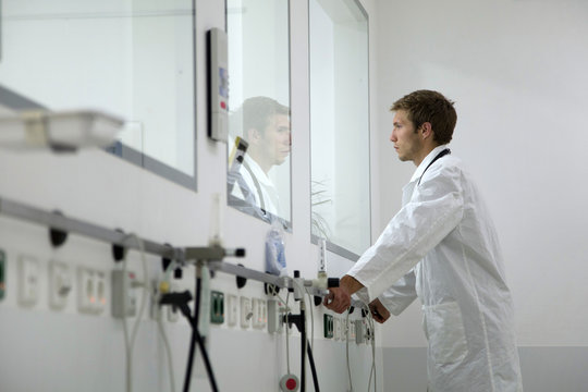 Germany, Freiburg, Doctor in hospital