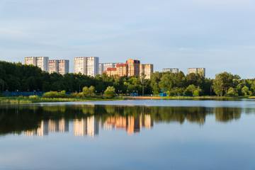 Fototapeta premium Sunset on the School Lake in Zelenograd district of Moscow, Russia