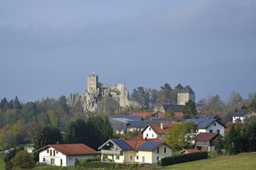 Fototapeta na wymiar Dorf und Burg Weissenstein, Bayerischer Wald