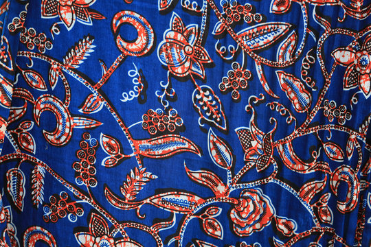 Tissus bleu avec des motifs. Lomé. Togo. / Blue fabrics with patterns. Lome. Togo.
