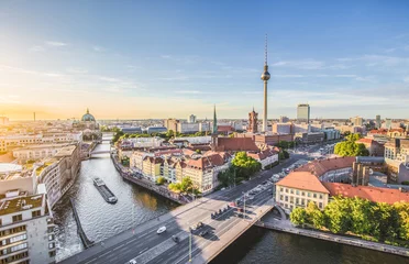 Foto op Plexiglas De skyline van Berlijn met de rivier de Spree bij zonsondergang, Duitsland © JFL Photography