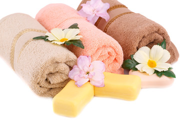 Obraz na płótnie Canvas Towel, soaps and flowers