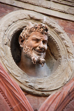 Terre cuite de satyre piazza San Stefano &agrave; Bologne, Italie