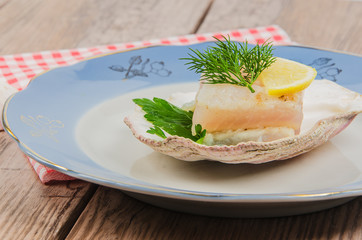 cooked fish in shell