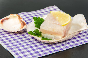 cooked fish in shell