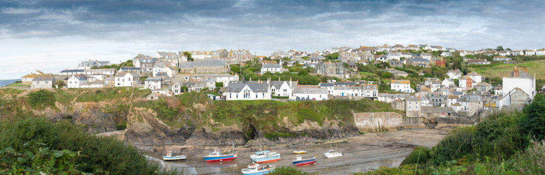 Panoramic view of the picturesque fishing village Port Isaac in northern Cornwall.