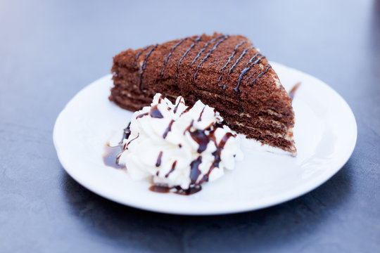 Delicious honey marlenka cake