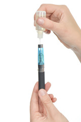 Filling an electronic cigarette