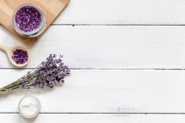 Obraz na płótnie Canvas lavender bath salt on wooden table top view