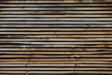 Holz aufeinandergestapelt