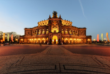 Fototapeta na wymiar Opera in Dresden in the evening. Germany