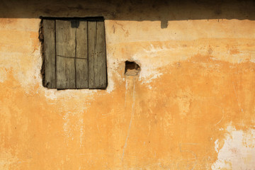 Façade d'une habitation Africaine. Togo.