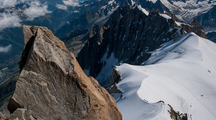Alpinistas en los Alpes