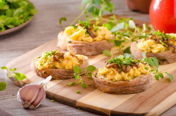 Scrambled eggs on toast with herbs