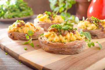 Scrambled eggs on toast with herbs