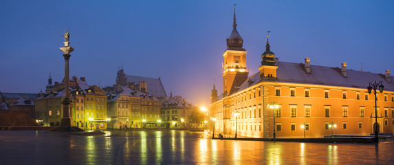 Obraz na płótnie Canvas Royal Castle and Sigismund's Column in Warsaw old town