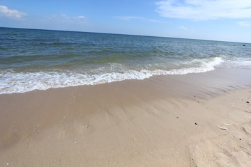 Fototapeta na wymiar Beach and sea with sky