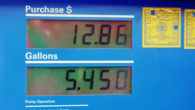 Display with the price of gasoline and the amount of fuel filled in halons. At the gas station
