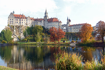 Fototapeta na wymiar Donau und Schloss Hohenzollern Sigmaringen