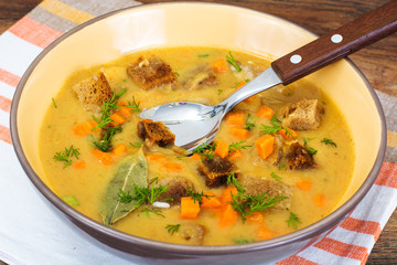 Pea Soup with Carrots and Croutons