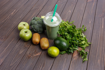 smoothies with apples, kiwi, lime, broccoli, parsley and avocado