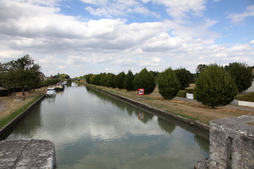 Au fil de l'eau: canal lat&eacute;ral de La Loire.