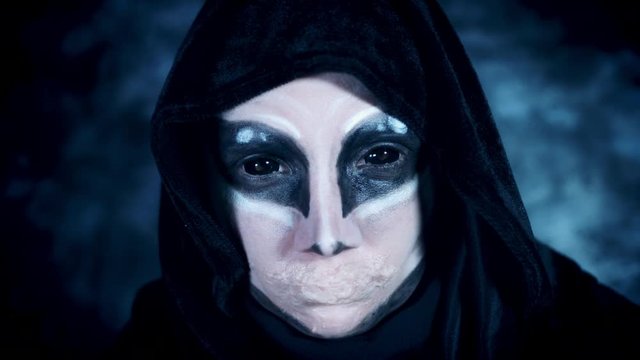 4k Halloween and Horror Woman Alien Opening Blackout Eyes