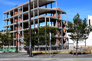 Obras y grúas.
