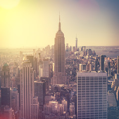 Naklejka premium Widok na panoramę Manhattanu o wschodzie słońca, Nowy Jork, USA
