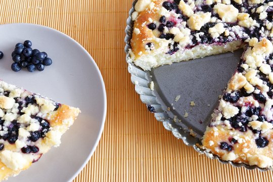 cake with blueberries