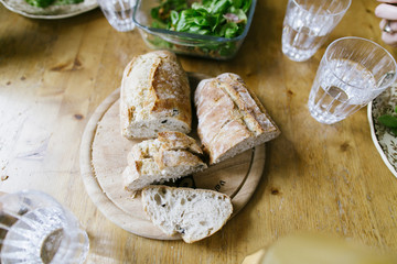 Bread, green salad and glasses of water.