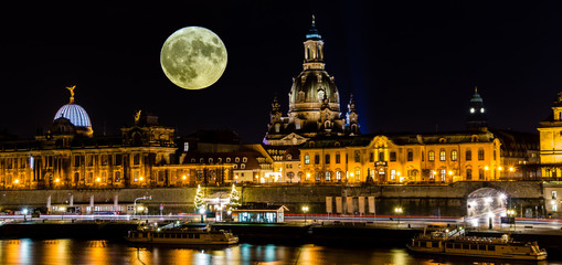 Dresden vom Mond angestrahlt