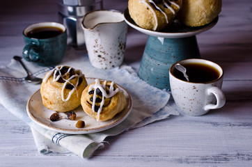Baked rolls with raisins