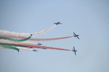 I jet dell'Aviazione Italiana detti "Frecce Tricolore" durante una parata pubblica
