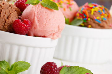 Ice cream balls with raspberry