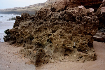 Marokko, Steinformation am Strand von Essaouira
